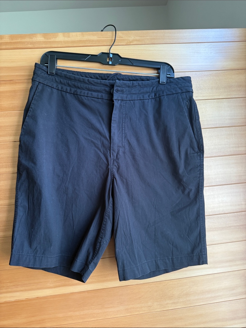 Lululemon Men's Classic Black Casual Shorts - Comfortable Everyday Wear